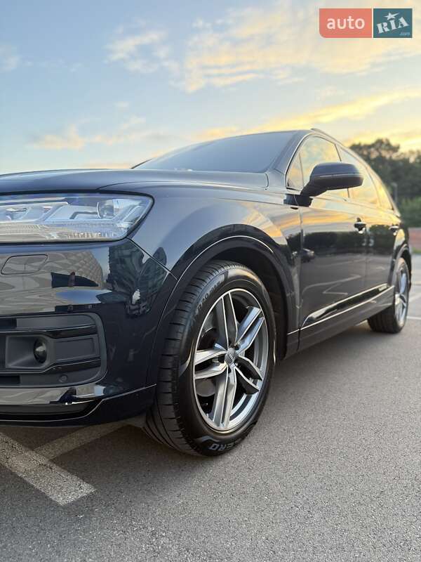 Позашляховик / Кросовер Audi Q7 2016 в Києві