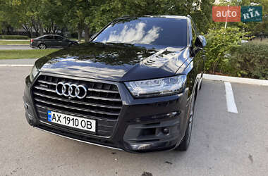 Внедорожник / Кроссовер Audi Q7 2017 в 