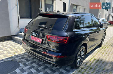 Позашляховик / Кросовер Audi Q7 2017 в 