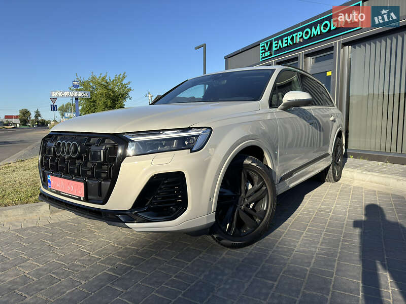 Внедорожник / Кроссовер Audi Q7 2021 в 