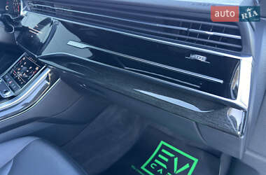 Внедорожник / Кроссовер Audi Q7 2021 в 