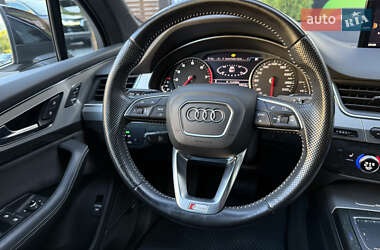 Внедорожник / Кроссовер Audi Q7 2016 в 