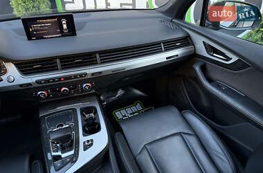 Внедорожник / Кроссовер Audi Q7 2016 в 