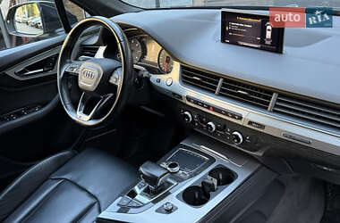 Внедорожник / Кроссовер Audi Q7 2016 в 
