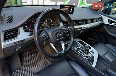 Внедорожник / Кроссовер Audi Q7 2016 в 