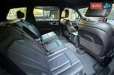 Внедорожник / Кроссовер Audi Q7 2016 в 