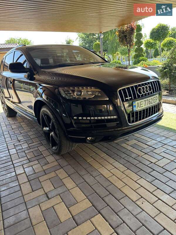 Позашляховик / Кросовер Audi Q7 2015 в 