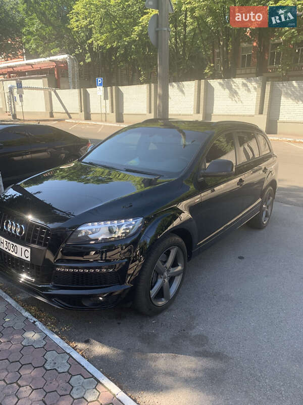 Внедорожник / Кроссовер Audi Q7 2013 в 