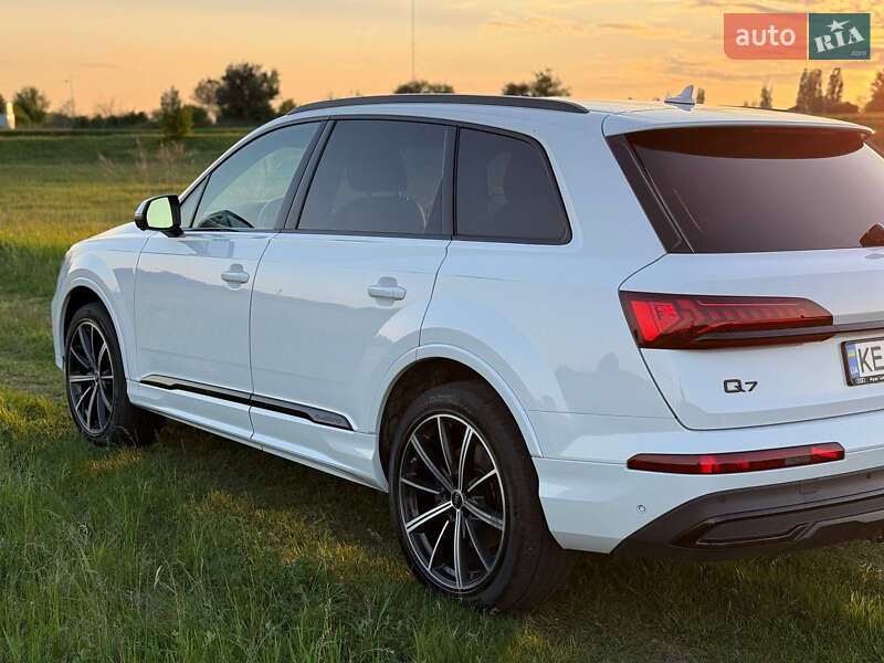 Внедорожник / Кроссовер Audi Q7 2022 в Киеве