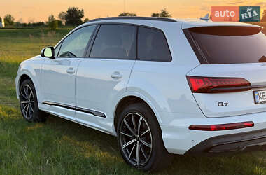 Внедорожник / Кроссовер Audi Q7 2022 в 