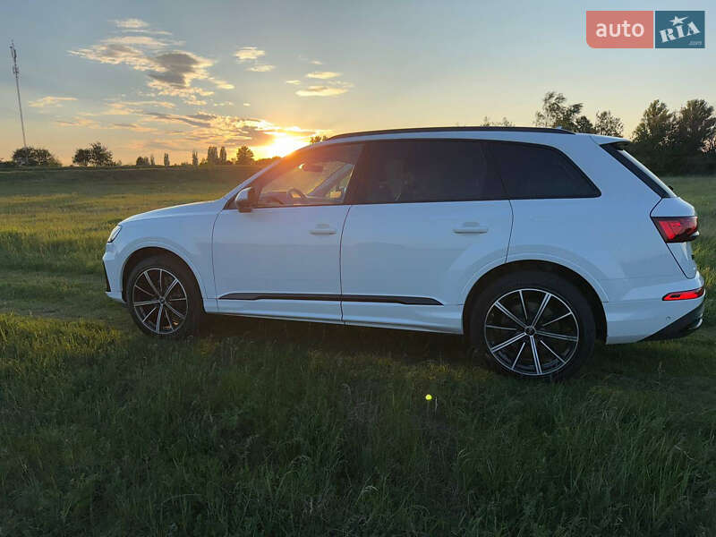 Внедорожник / Кроссовер Audi Q7 2022 в Киеве