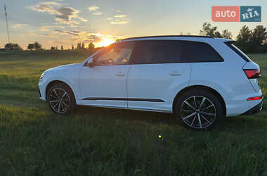 Внедорожник / Кроссовер Audi Q7 2022 в 