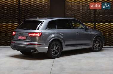 Позашляховик / Кросовер Audi Q7 2017 в 
