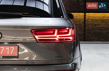 Позашляховик / Кросовер Audi Q7 2017 в 