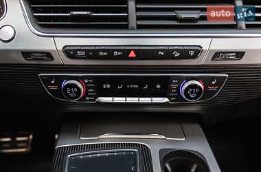 Позашляховик / Кросовер Audi Q7 2017 в 