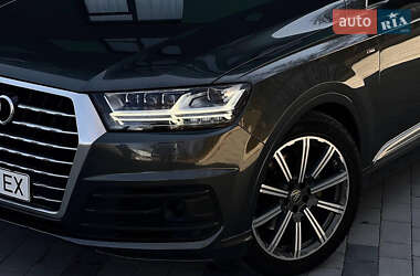 Позашляховик / Кросовер Audi Q7 2016 в 