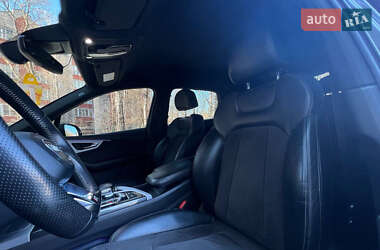 Позашляховик / Кросовер Audi Q7 2016 в 