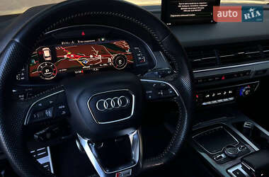 Позашляховик / Кросовер Audi Q7 2016 в 