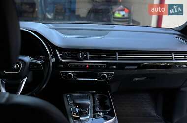 Позашляховик / Кросовер Audi Q7 2016 в 