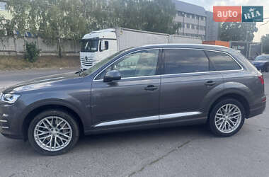 Позашляховик / Кросовер Audi Q7 2018 в 