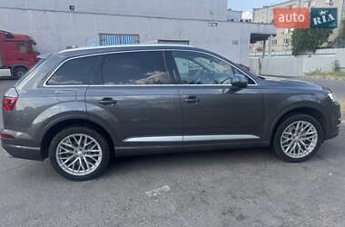Позашляховик / Кросовер Audi Q7 2018 в 