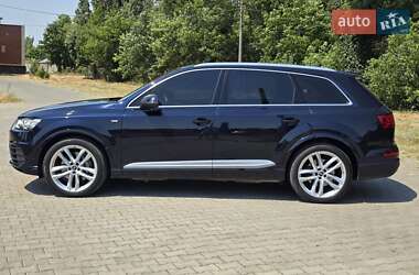 Внедорожник / Кроссовер Audi Q7 2016 в 