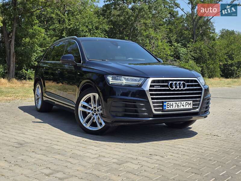 Внедорожник / Кроссовер Audi Q7 2016 в 