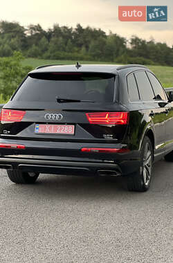 Позашляховик / Кросовер Audi Q7 2016 в 