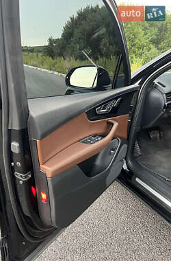 Позашляховик / Кросовер Audi Q7 2016 в 