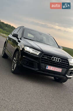 Позашляховик / Кросовер Audi Q7 2016 в 