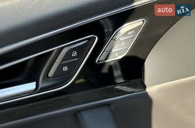 Внедорожник / Кроссовер Audi Q7 2017 в 