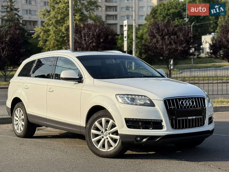 Внедорожник / Кроссовер Audi Q7 2012 в 