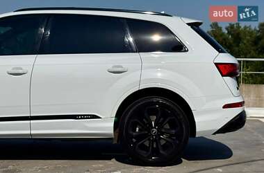 Внедорожник / Кроссовер Audi Q7 2021 в 