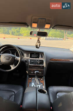 Позашляховик / Кросовер Audi Q7 2013 в 