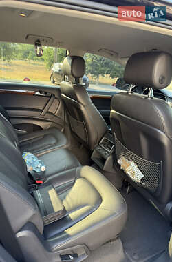Позашляховик / Кросовер Audi Q7 2013 в 
