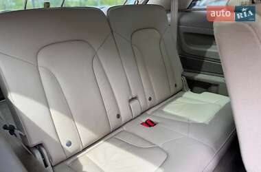Позашляховик / Кросовер Audi Q7 2010 в 
