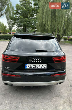 Внедорожник / Кроссовер Audi Q7 2018 в 