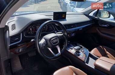 Внедорожник / Кроссовер Audi Q7 2017 в 