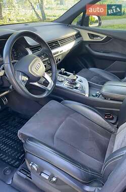 Позашляховик / Кросовер Audi Q7 2017 в 