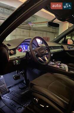 Позашляховик / Кросовер Audi Q7 2017 в 