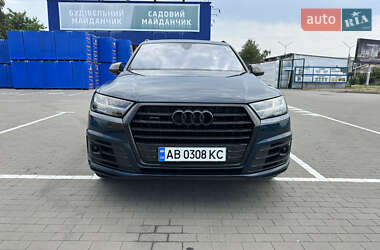 Позашляховик / Кросовер Audi Q7 2018 в 