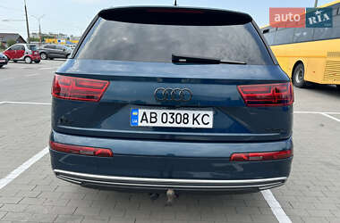 Позашляховик / Кросовер Audi Q7 2018 в 
