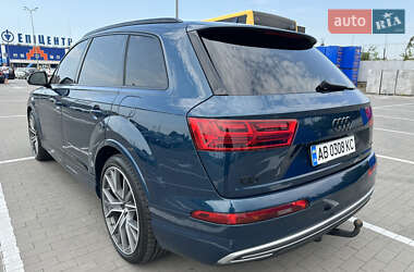 Позашляховик / Кросовер Audi Q7 2018 в 