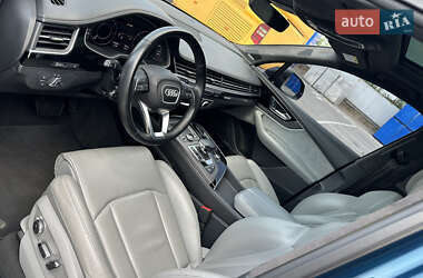 Позашляховик / Кросовер Audi Q7 2018 в 