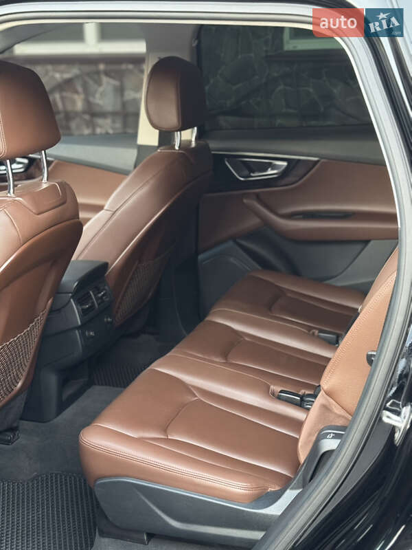 Позашляховик / Кросовер Audi Q7 2015 в Володимирі