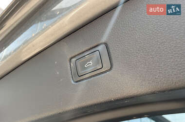 Позашляховик / Кросовер Audi Q7 2015 в 