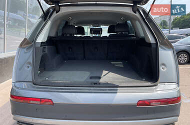 Позашляховик / Кросовер Audi Q7 2015 в 