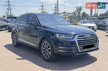Внедорожник / Кроссовер Audi Q7 2017 в 