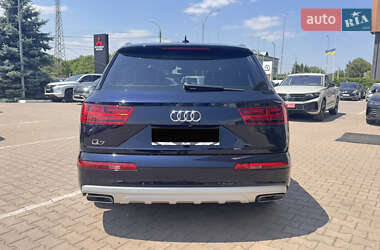 Внедорожник / Кроссовер Audi Q7 2017 в 