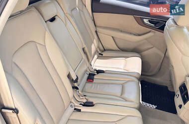 Внедорожник / Кроссовер Audi Q7 2017 в 
